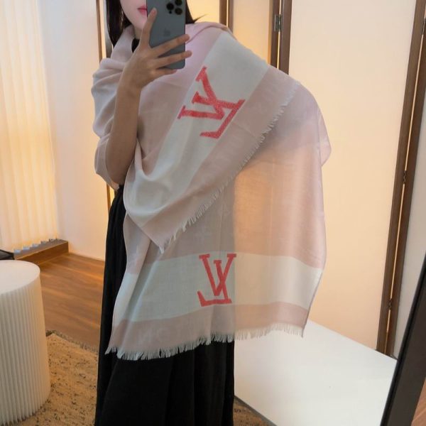 LVscarf E26 18 1148296